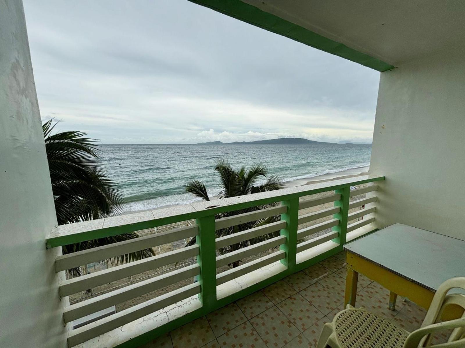 White Beach Hotel Puerto Galera Powered By Cocotel Dış mekan fotoğraf