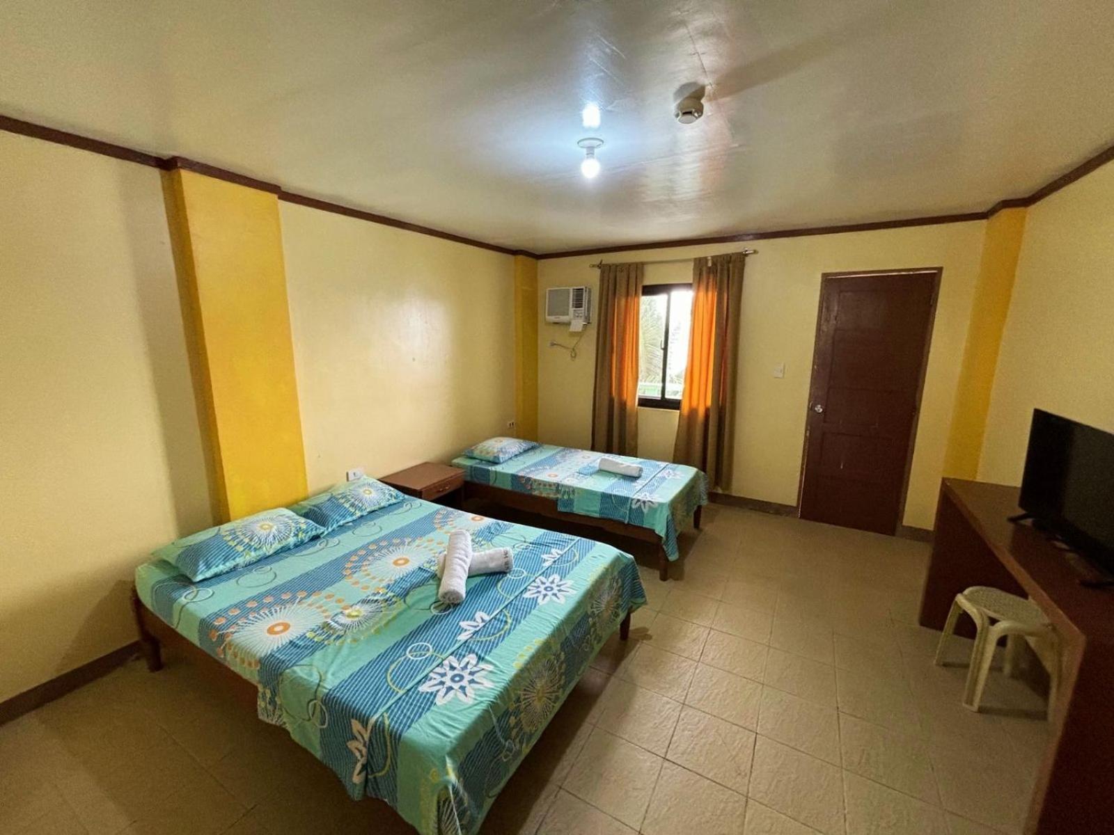 White Beach Hotel Puerto Galera Powered By Cocotel Dış mekan fotoğraf