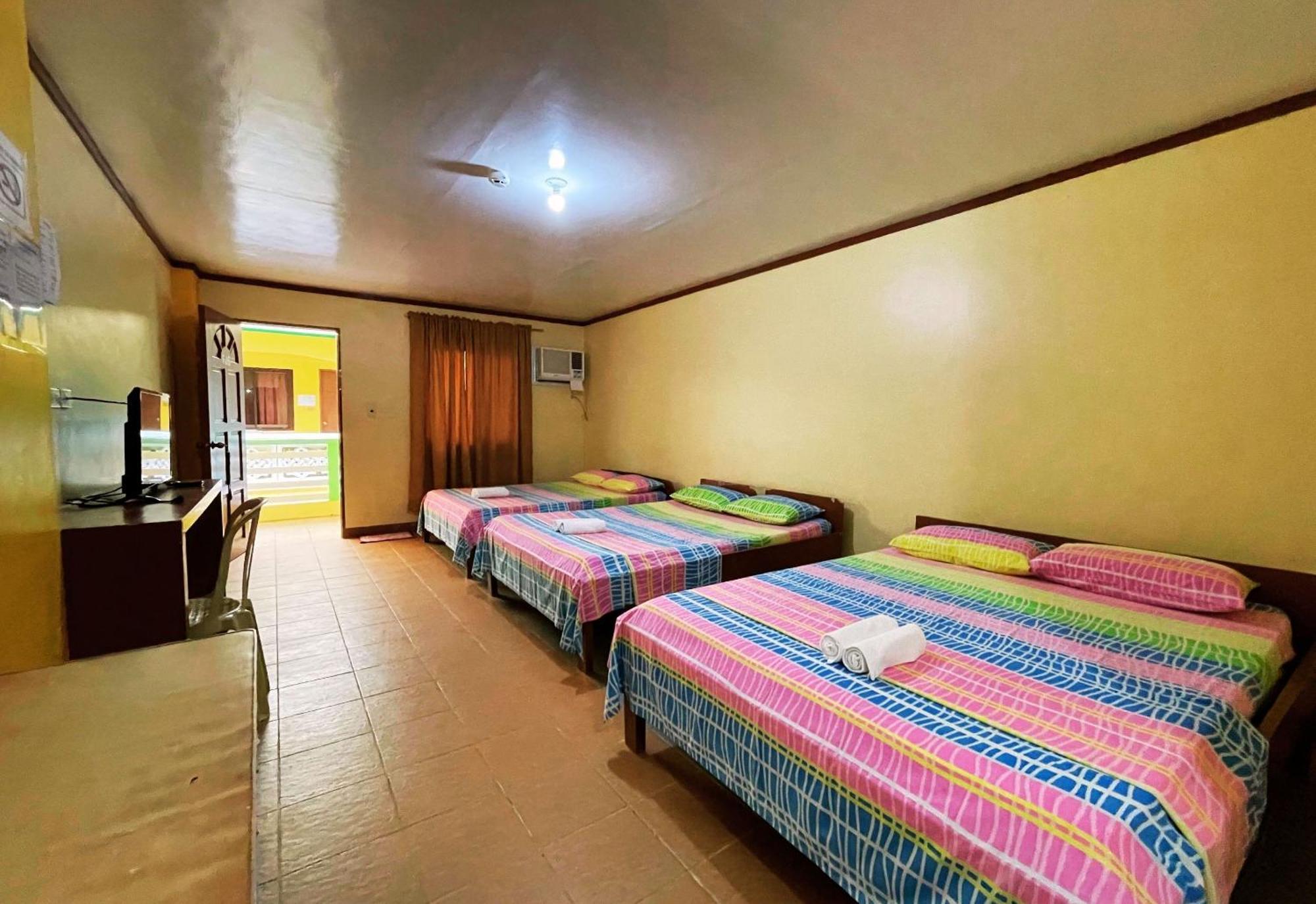 White Beach Hotel Puerto Galera Powered By Cocotel Dış mekan fotoğraf