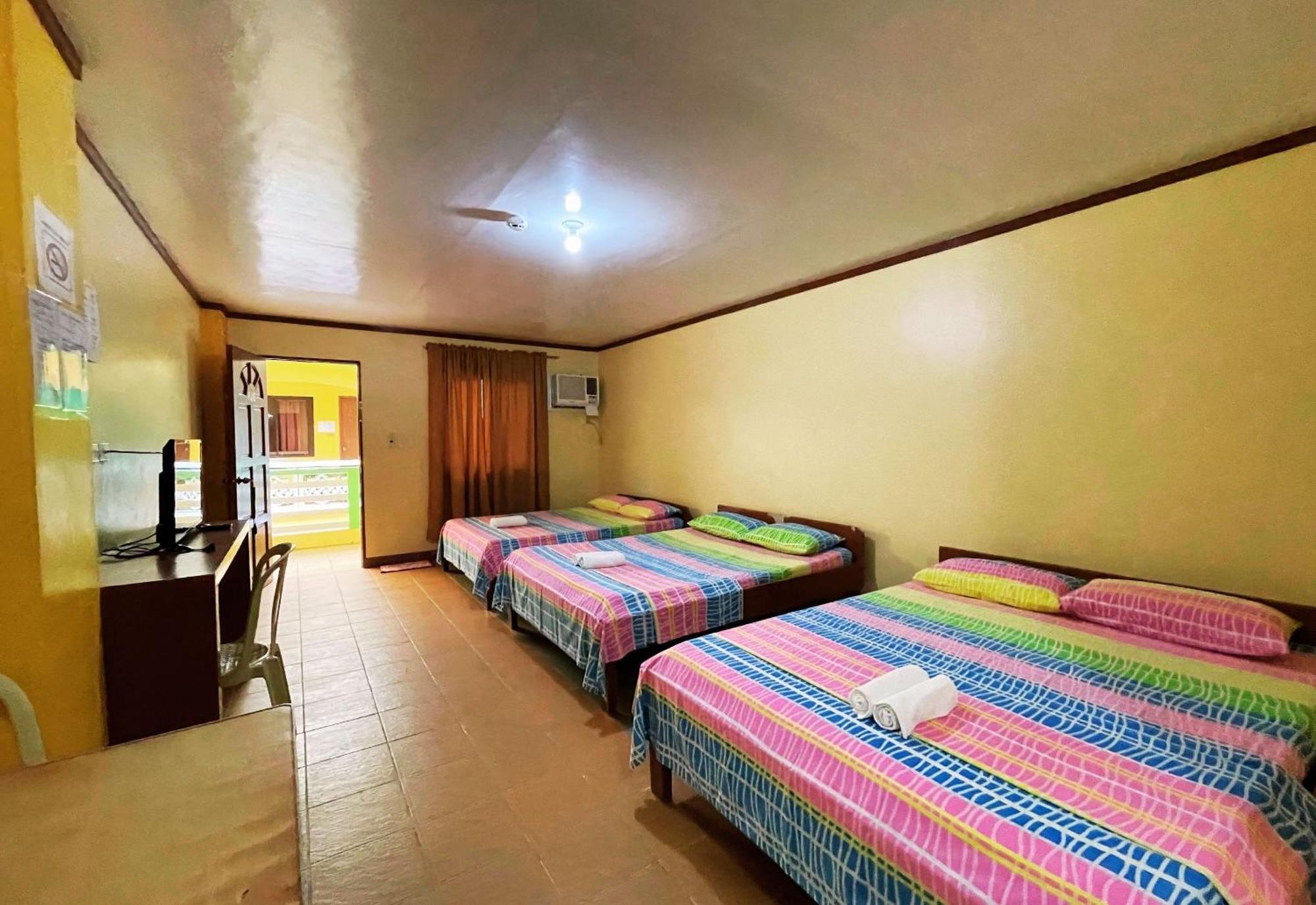 White Beach Hotel Puerto Galera Powered By Cocotel Dış mekan fotoğraf