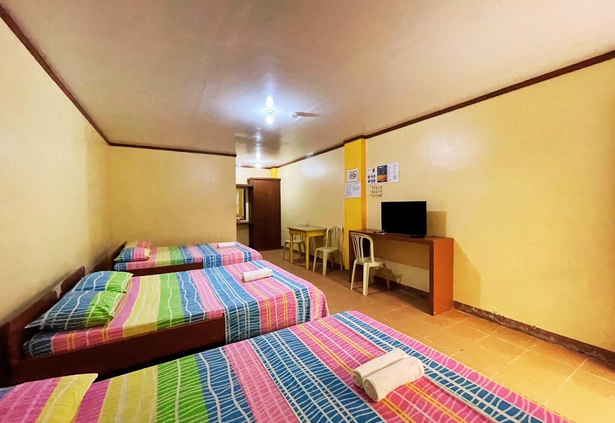 White Beach Hotel Puerto Galera Powered By Cocotel Dış mekan fotoğraf