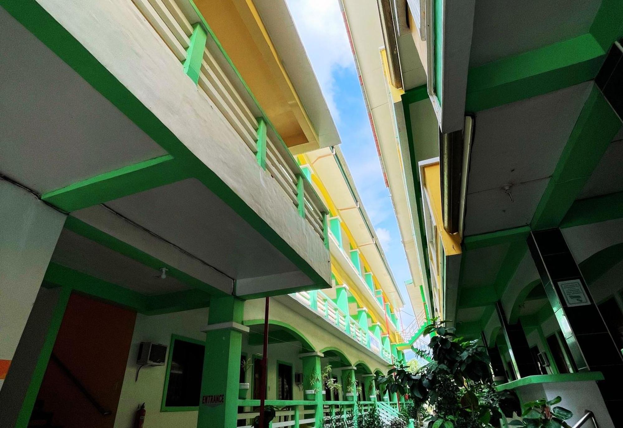 White Beach Hotel Puerto Galera Powered By Cocotel Dış mekan fotoğraf