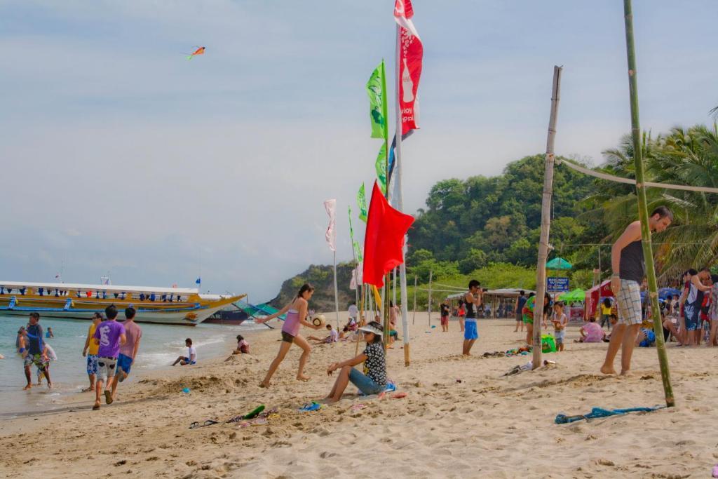 White Beach Hotel Puerto Galera Powered By Cocotel Dış mekan fotoğraf